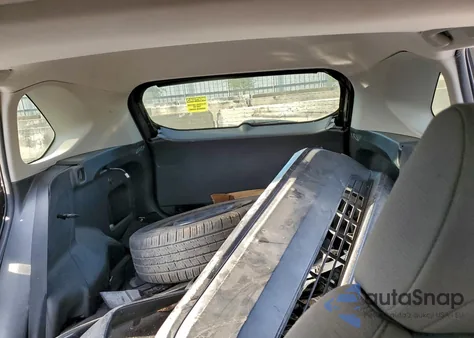 2019 Toyota Rav4 Xle z USA, uszkodzony, nr VIN JTMW1RFV8KD011225